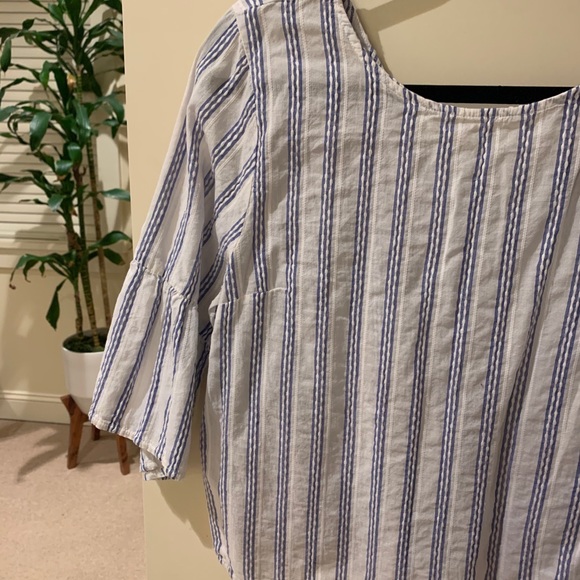 Cute top buttons on back - Picture 6 of 7